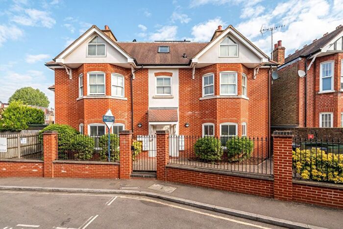 1 Bedroom Flat To Rent In Holly Road, Twickenham, TW1
