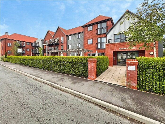 2 Bedroom Flat For Sale In Abbotswood Common Road, Romsey, Hampshire, SO51