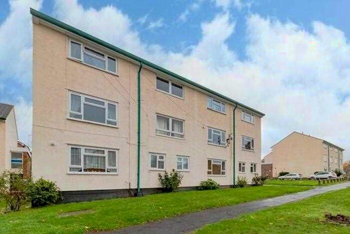 3 Bedroom Maisonette To Rent In Cody Road, Farnborough, GU14