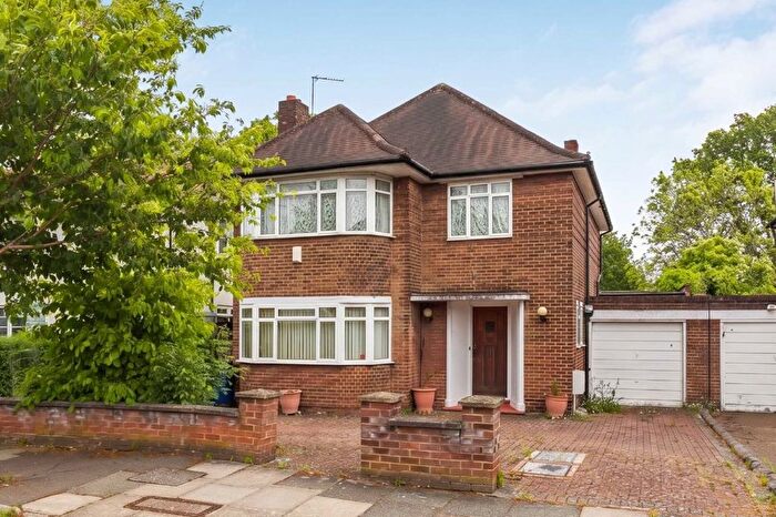 4 Bedroom Property For Sale In Corringway, Ealing, W5