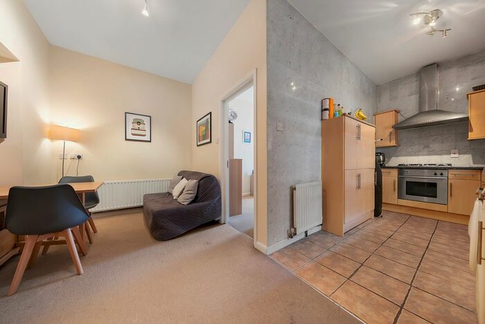 1 Bedroom Flat To Rent In Old York Road, Wandsworth, London, SW18