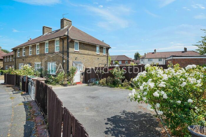 2 Bedroom End Of Terrace House To Rent In Norman Avenue, Wood Green, London, N22