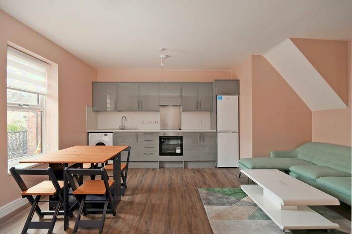 3 Bedroom Apartment To Rent In London Road, Sheffield, S2