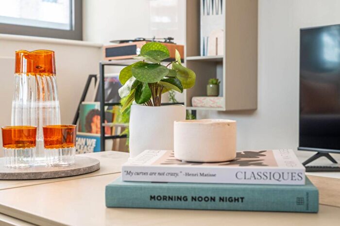 3 Bedroom Flat To Rent In Uncle WembleY, Wembley, HA9