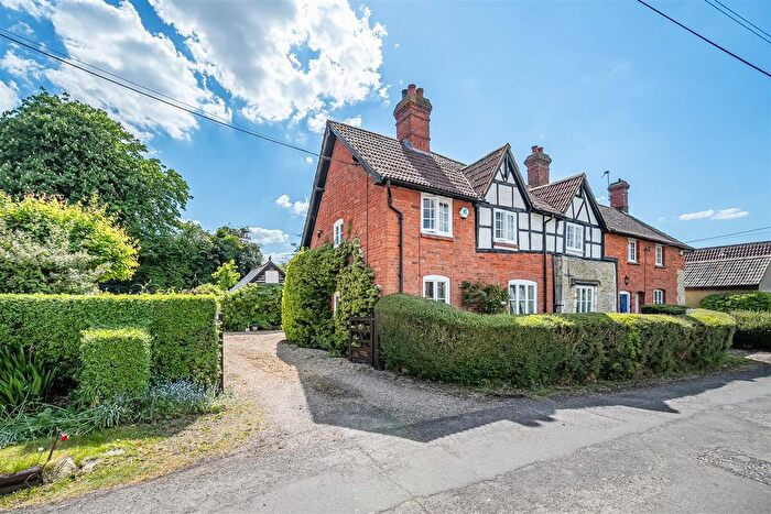 4 Bedroom Semi-Detached House For Sale In Dark Lane North, Steeple Ashton, BA14