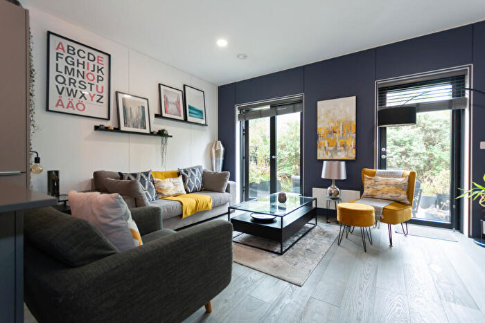 4 Bedroom Town House For Sale In South Loop Park, Birmingham, B16