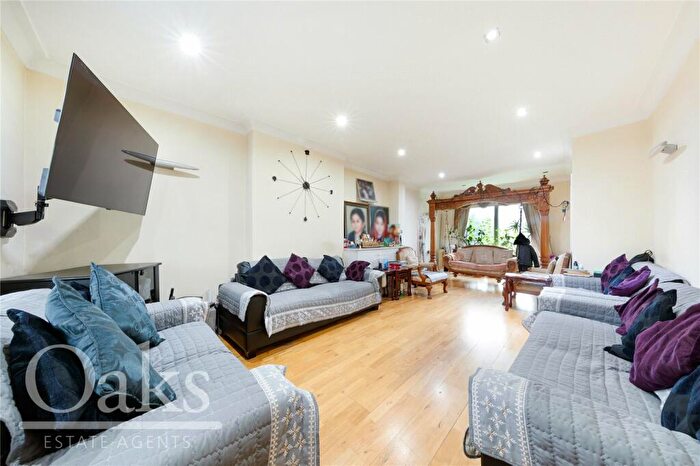 4 Bedroom Detached House For Sale In Green Lane, Thornton Heath, CR7