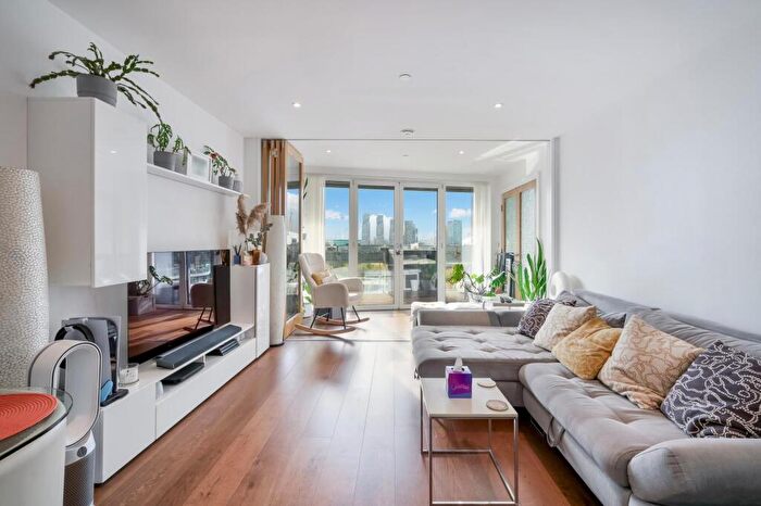 1 Bedroom Flat To Rent In Gateway Tower, Western Gateway, London, E16