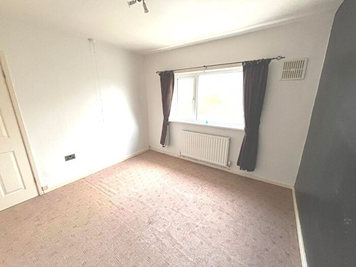 2 Bedroom Flat For Sale In Everest Avenue, Wrose, Shipley, BD18