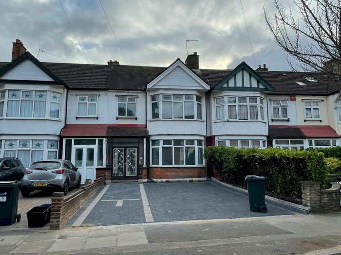 5 Bedroom Terraced House To Rent In Parham Drive, Gants Hill/Essex IG2