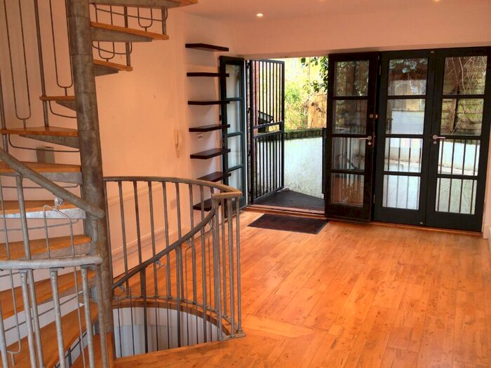 2 Bedroom Maisonette To Rent In Casewick Road, West Norwood, London, SE27