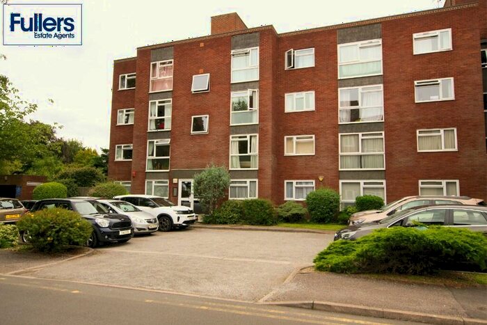 2 Bedroom Flat To Rent In Grange Gardens, London, N14