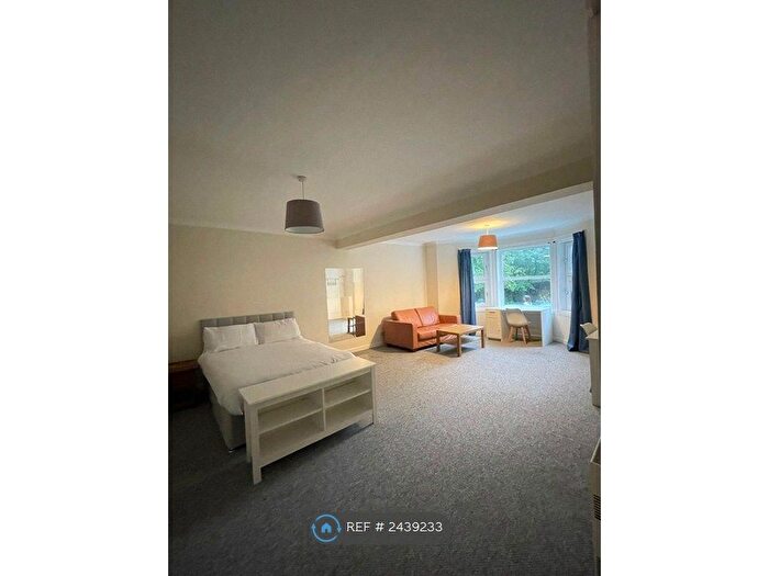 4 Bedroom Flat To Rent In Southpark Avenue, Glasgow, G12