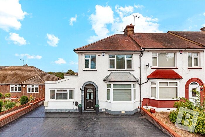 4 Bedroom End Of Terrace House For Sale In Chalk Road, Gravesend, Kent, DA12