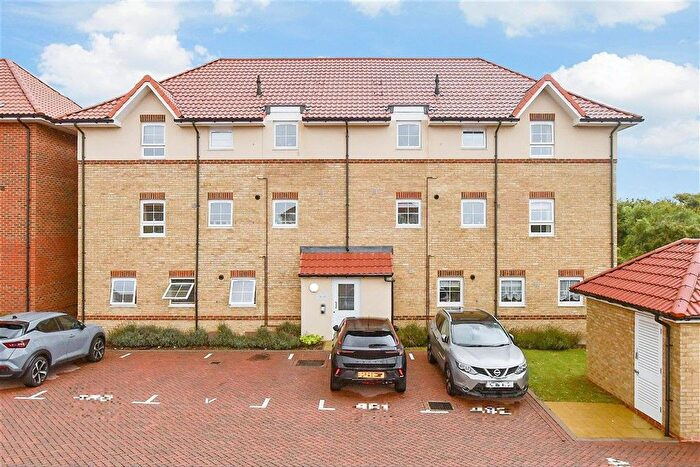 2 Bedroom Flat For Sale In Fife Way, Aylesham, Canterbury, Kent, CT3
