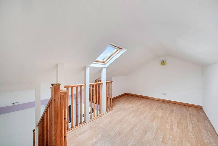 3 Bedroom Property To Rent In Maltings Place, Fulham, London, SW6
