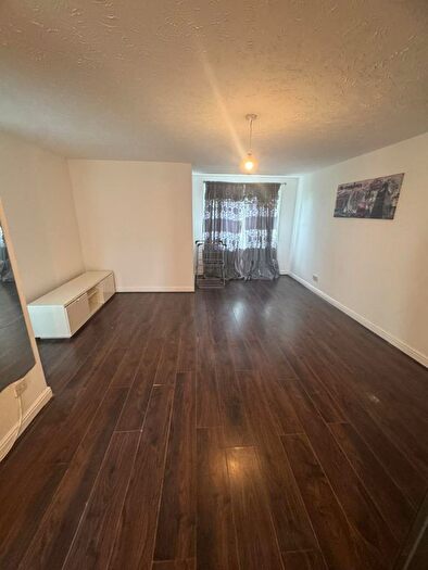 2 Bedroom Flat To Rent In Enfield, EN3