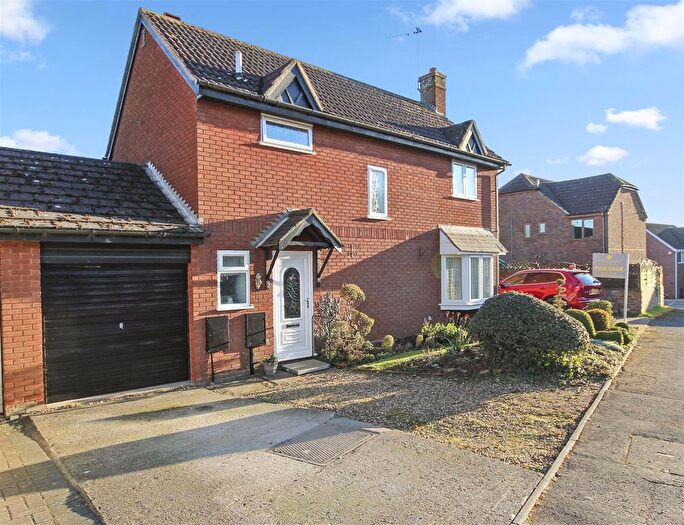 4 Bedroom Detached House For Sale In The Sidings, Irthlingborough, Wellingborough, NN9