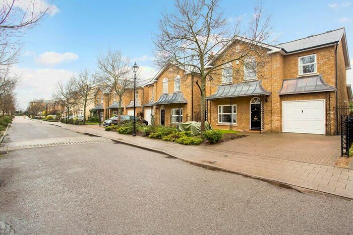 4 Bedroom Detached House To Rent In Savery Drive, Long Dittton KT6