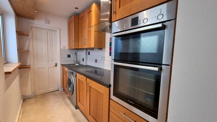 2 Bedroom Town House To Rent In Byron Road, Walthamstow, London, E17