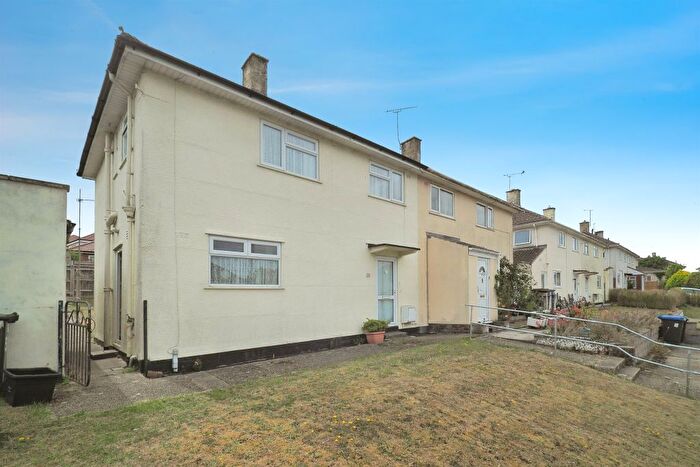 3 Bedroom Semi-Detached House For Sale In Lyndhurst Road, Amesbury, Salisbury, SP4