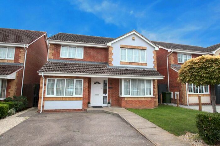 4 Bedroom Detached House To Rent In Linnet Close, Wick, Littlehampton, BN17