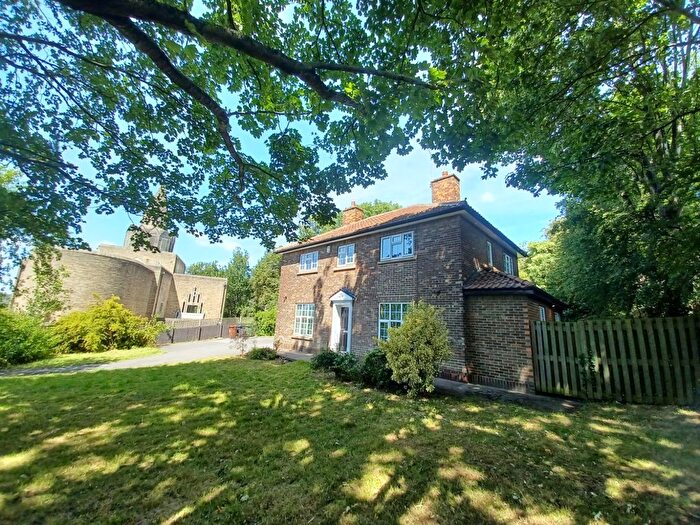 4 Bedroom Detached House To Rent In Selby Road, Leeds, West Yorkshire, LS15