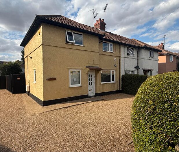 3 Bedroom Semi-Detached House For Sale In St. Pauls Road, Peterborough, PE1