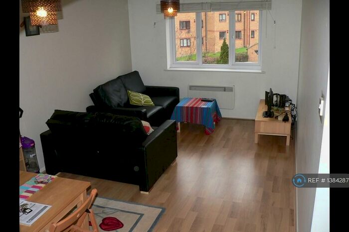 1 Bedroom Flat To Rent In Armoury Road, London, SE8