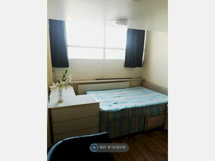 Studio To Rent In Plough Road, London, SW11