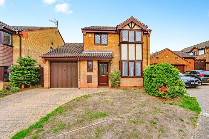 3 Bedroom Detached House For Sale In Launton Close, Luton, LU3