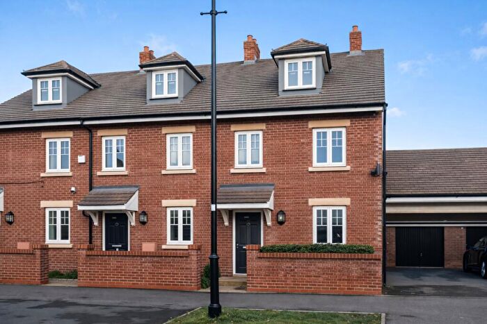 3 Bedroom Semi Detached House For Sale In Wilkinson Road, Kempston, Bedford, MK42