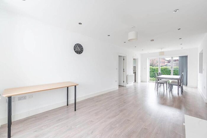 5 Bedroom Detached House To Rent In Hawthorne Avenue, Harrow, HA3