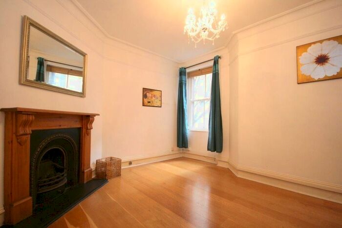 1 Bedroom Flat To Rent In Kensington Hall Gardens, Beaumont Avenue, London, W14