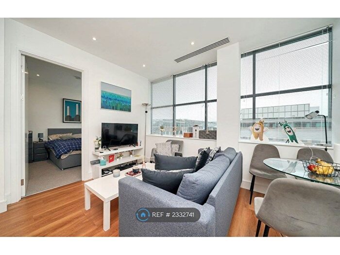 2 Bedroom Flat To Rent In Atria House, Slough, SL1