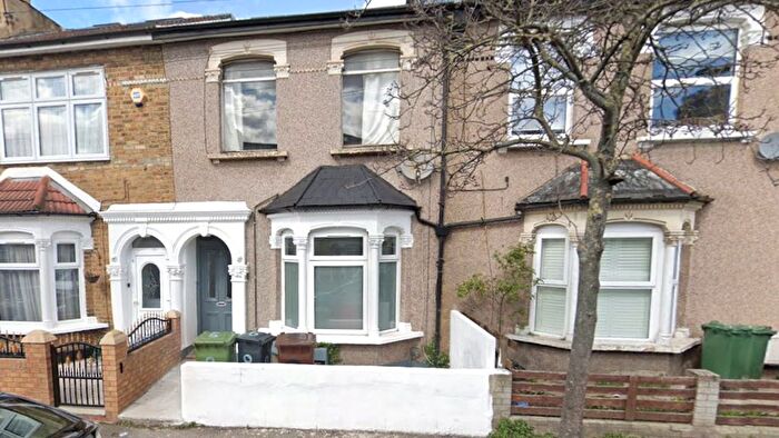 2 Bedroom Flat To Rent In St. Georges Road, Leyton, London, E10