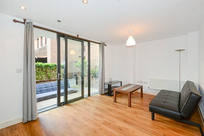 Flat To Rent In Maple Quays, Canada Water, SE16