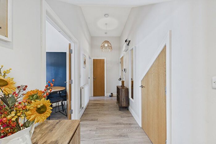 2 Bedroom Flat For Sale In Capstone Crescent, Ilfracombe, Devon, EX34
