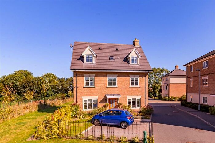 5 Bedroom Detached House To Rent In Buckingham Road, Epping, CM16