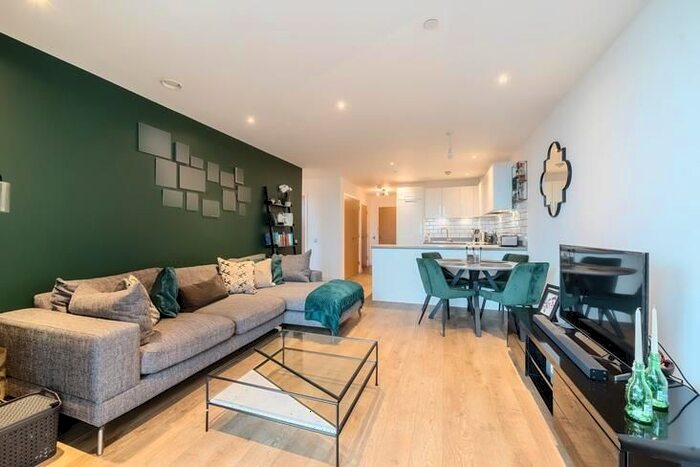 2 Bedroom Flat For Sale In Gambit Avenue, Oakgrove, Milton Keynes, MK10