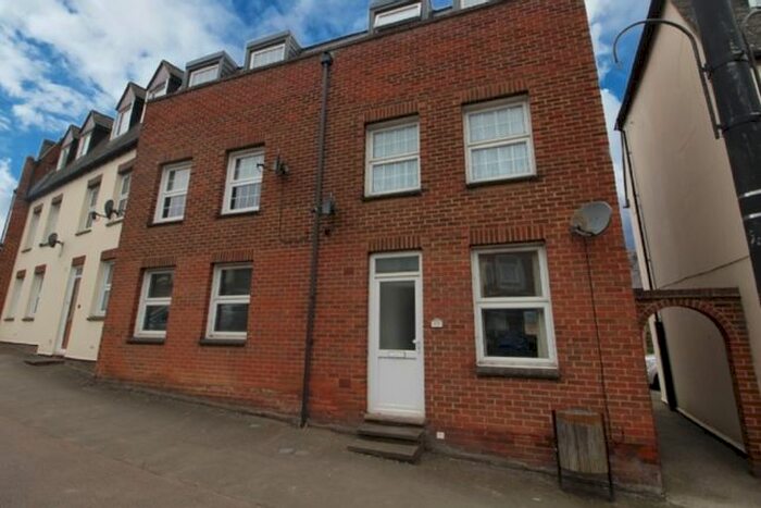 1 Bedroom Maisonette To Rent In High Street, Newport Pagnell, Buckinghamshire, MK16