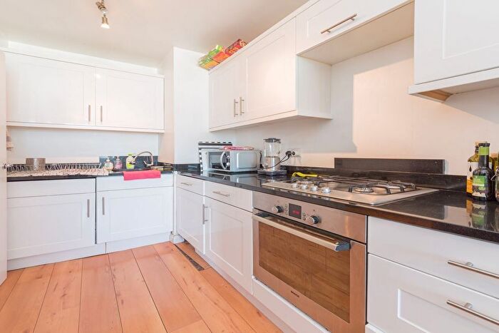 4 Bedroom Flat To Rent In Dartmouth Road, Willesden Green, NW2