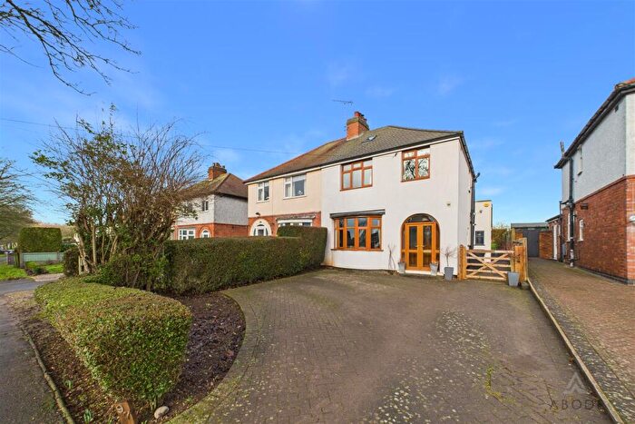 3 Bedroom Semi Detached House For Sale In Beamhill Road, Burton-on-Trent, DE13