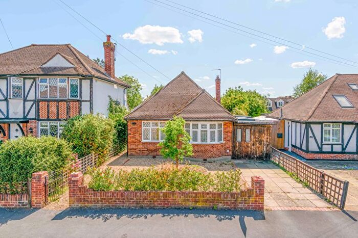 3 Bedroom Detached Bungalow To Rent In Wolsey Drive, Walton-On-Thames, KT12