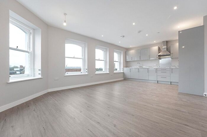 3 Bedroom Flat To Rent In Sutton Court Road, Sutton, SM1