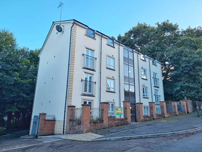 2 Bedroom Flat To Rent In Cwrt-Maes-Y-Lyn, NP20