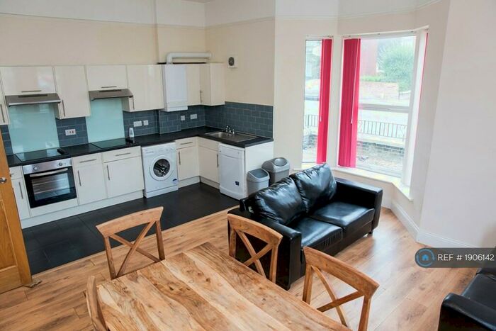 6 Bedroom Semi-Detached House To Rent In Carlton Road, Southampton, SO15