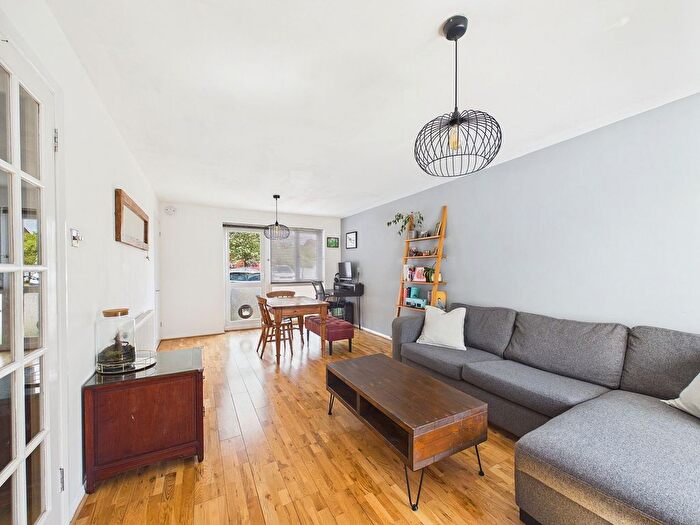 1 Bedroom Flat For Sale In Aylsham Drive, Ickenham, UB10