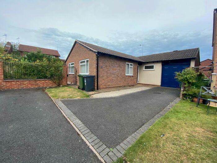 3 Bedroom Bungalow To Rent In Dodd Avenue, Warwick, CV34