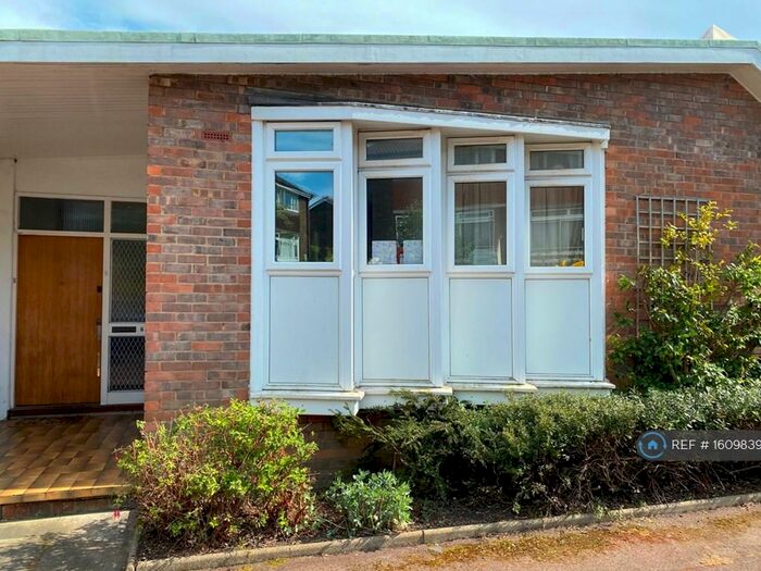 3 Bedroom Bungalow To Rent In Perifield, London, SE21